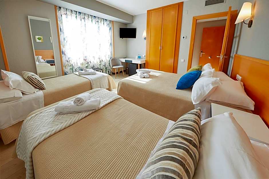 Photo 1 of 4 of Triple Room