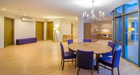 Deluxe Family City View