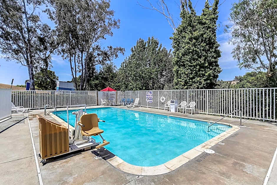 Super 8 by Wyndham Livermore
