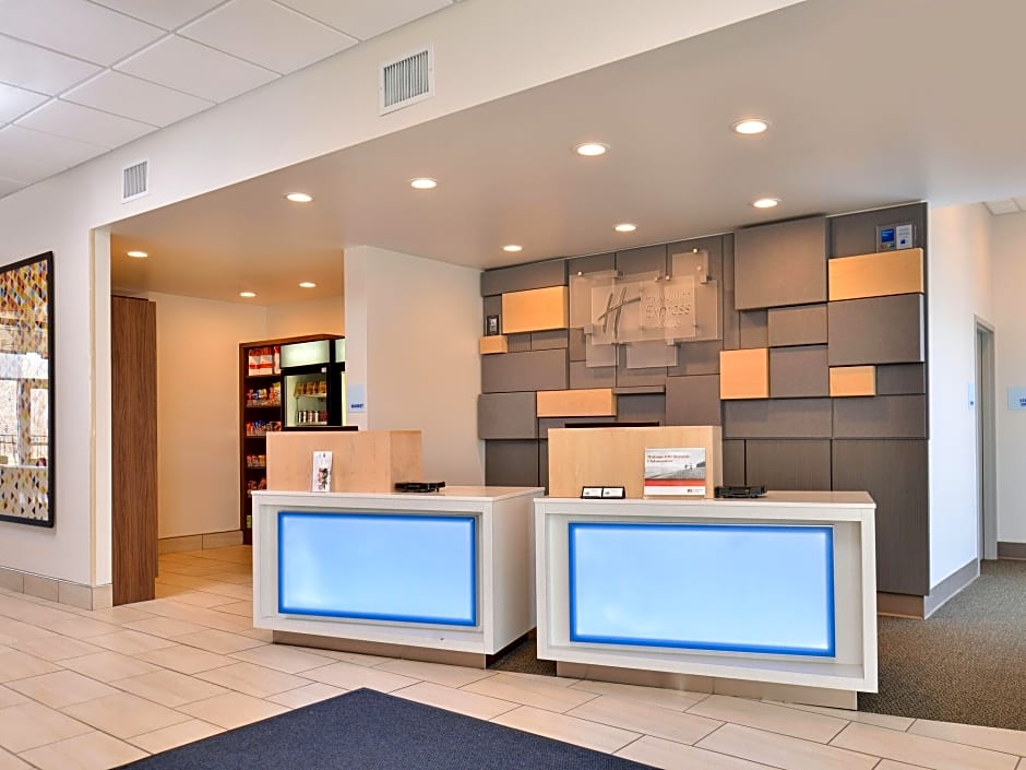Holiday Inn Express And Suites Brighton Guest Reservations
