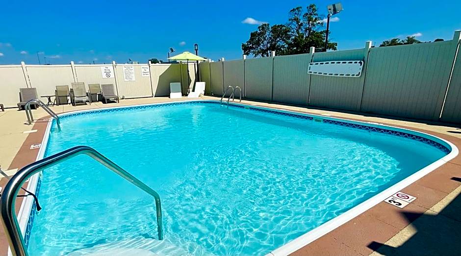 Clarion Inn & Suites Evansville Eastland Area