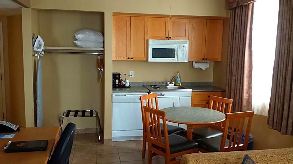 Days Inn & Suites by Wyndham West Edmonton