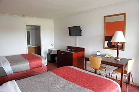 Deluxe Quadruple Room - Non-Smoking