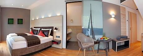 Deluxe Double Room with Balcony and Sea View