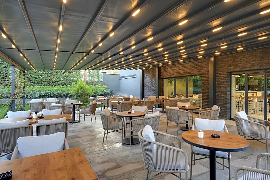 Leo Suites