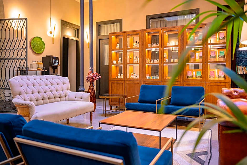 Casa Alhaja by Shiadu