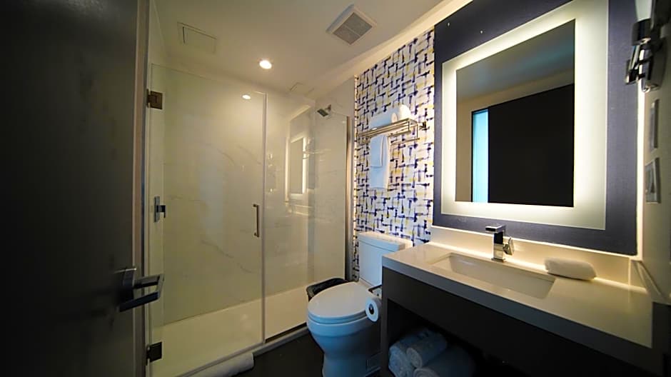 DoubleTree by Hilton Long Island City, NY