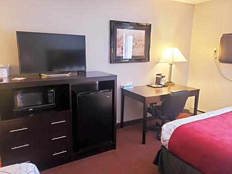 Queen Room with Two Queen Beds - Pet Friendly