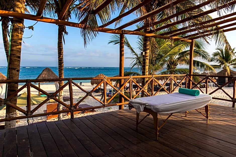 HOTEL & BEACH CLUB OJO DE AGUA