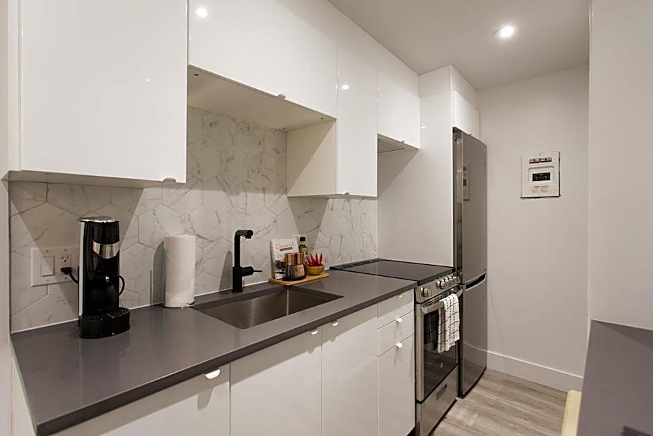 16 Studio Apartment-Hotel in Little Italy by Den Stays