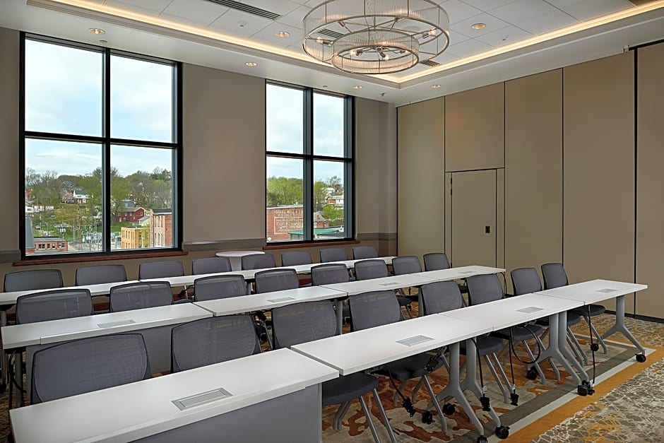 The Merrill Hotel & Conference Center, Muscatine, a Tribute Portfolio Hotel