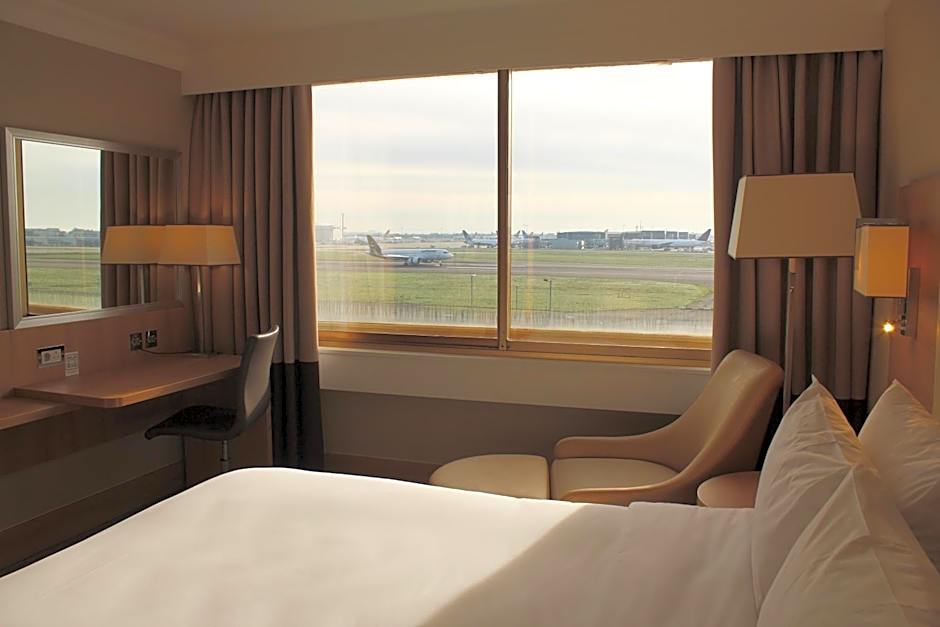 Renaissance by Marriott London Heathrow Hotel