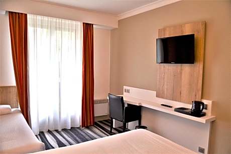 1 Double Bed 1 Single Bed