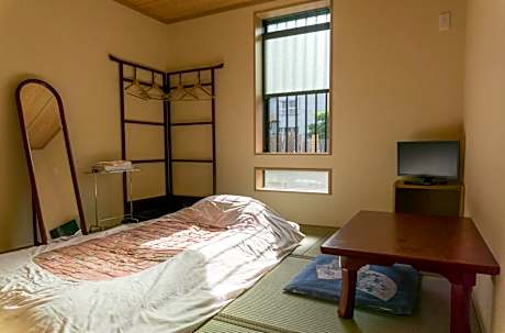 Japanese-Style Single Room