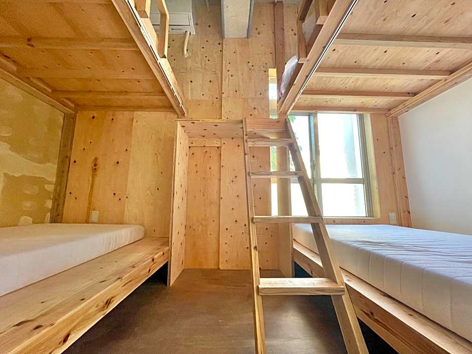 交流型ゲストハウス伊良部ジャーニーインIrabu Joureny INN#毎日みんなで夕食会#ゲストさんは20-30代が中心#海徒歩1分#空港車で5分#本格フィンランドサウナ付き#海と星と夕日が見える屋上あり