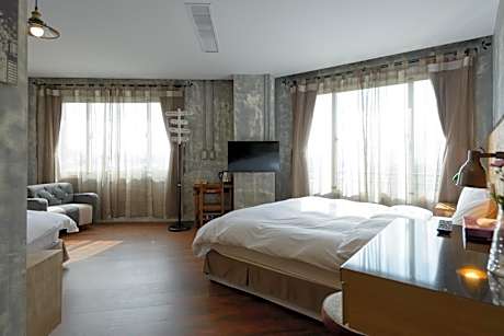 Deluxe Quadruple Room with Bath