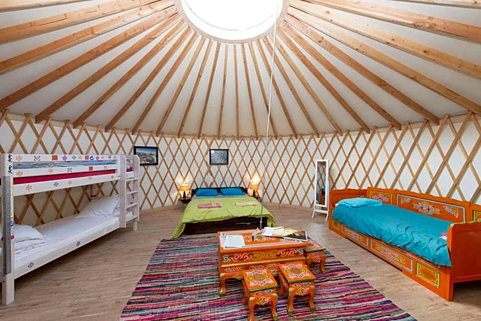 Eco-hôtel et Yourtes du Mercantour