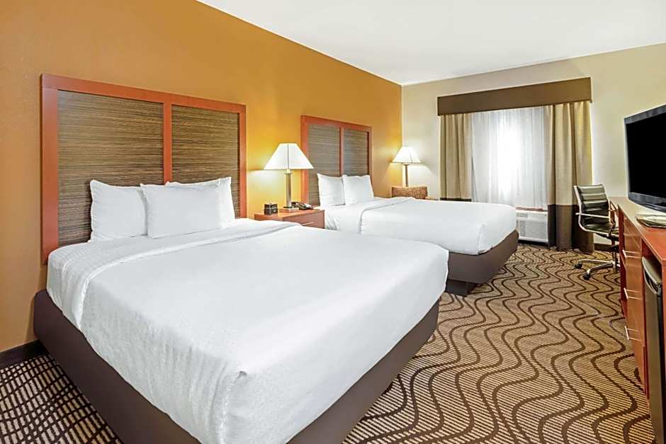 La Quinta Inn & Suites by Wyndham Midwest City - Tinker AFB