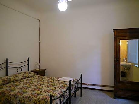 Single Room with Shared Bathroom