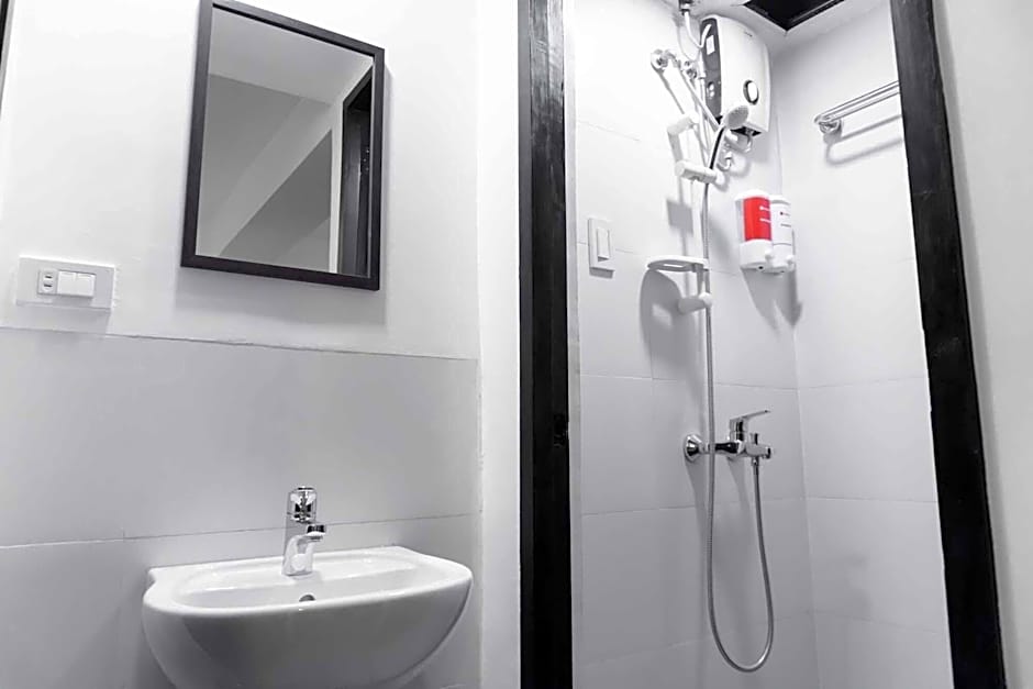 RedDoorz Plus near Bamboo Organ Las Piñas