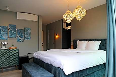 King Room with Spa Bath