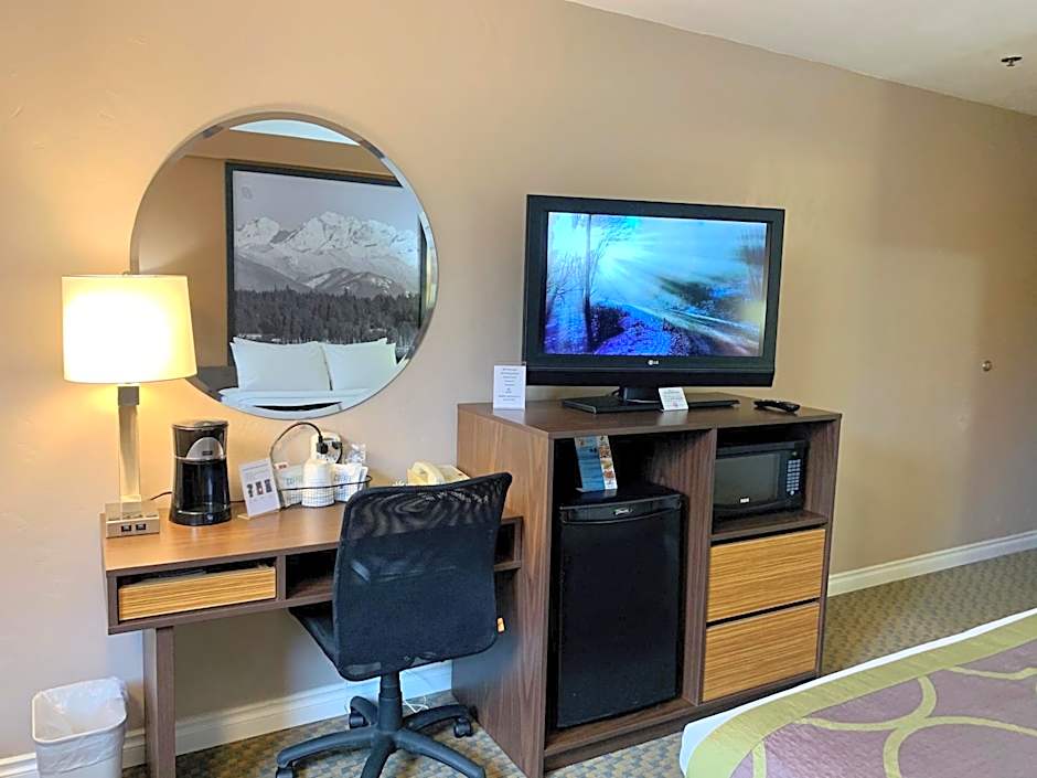 Super 8 by Wyndham Port Angeles at Olympic National Park