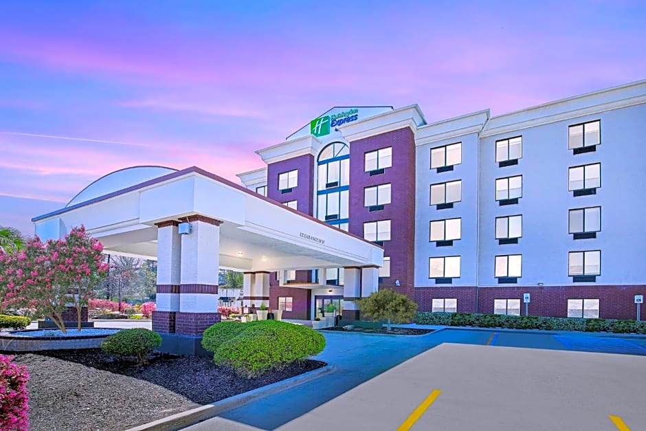 Holiday Inn Express Hotel & Suites Birmingham - Inverness 280 By IHG