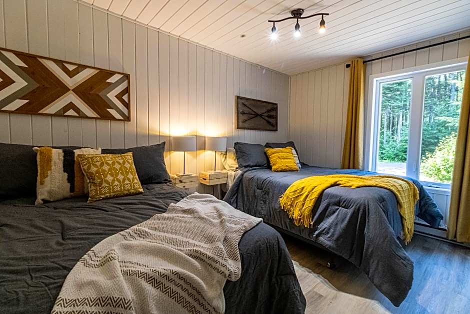 Les Chalets Tourisma - Chalet dans les bois avec lac privé - Le Colibri