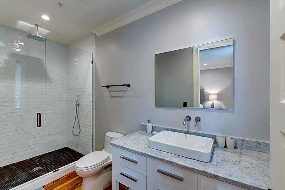 The Quarters on King