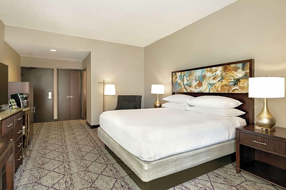 Photo 1 of 4 of 1 King Bed, Hearing/Mobility Accessible, Roll in Shower