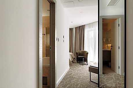 Superior Twin Room with Balcony and Partial Sea View