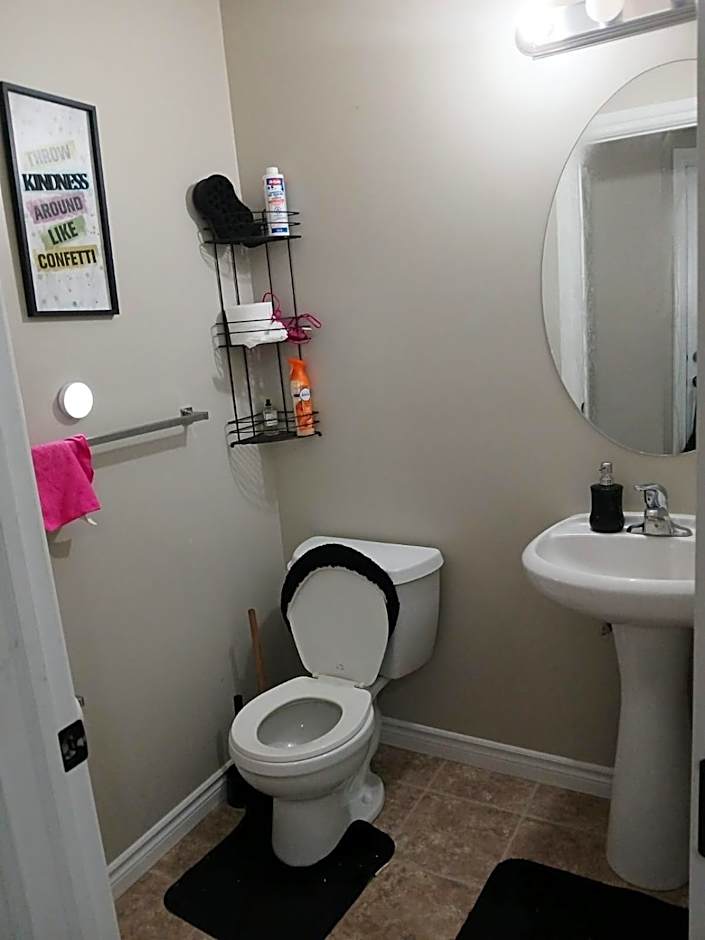 A room in Spruce Grove, 20mins drive to WEM