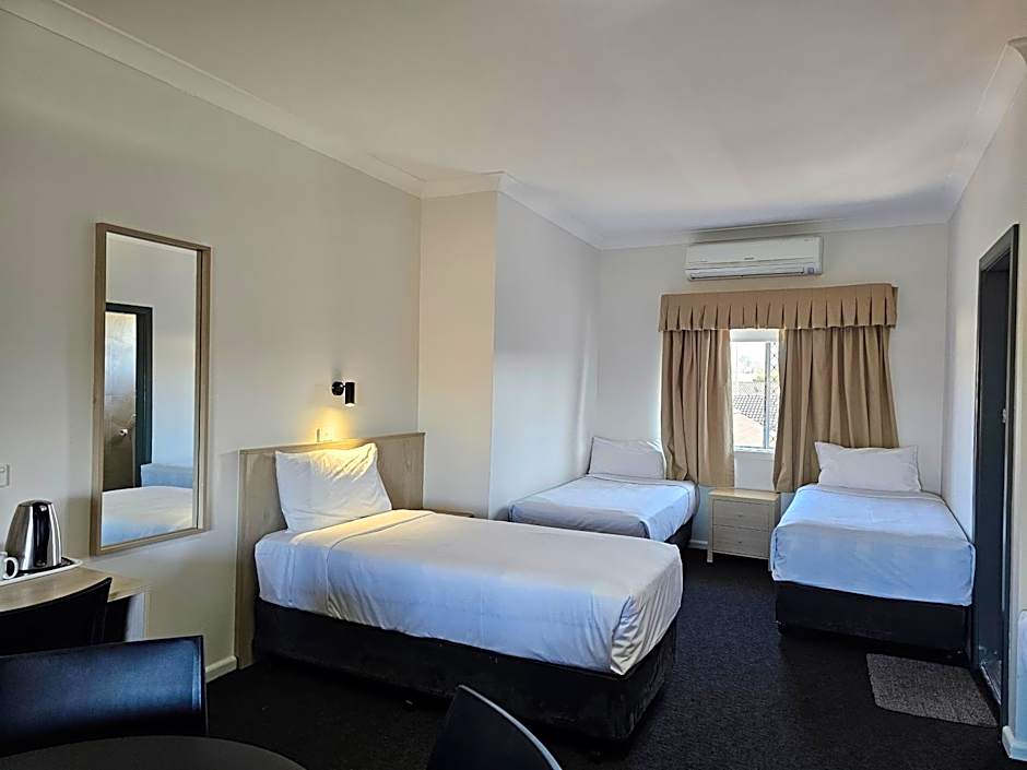 Country Lodge Motor Inn