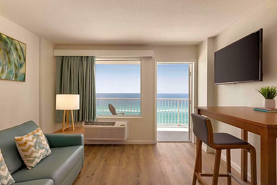 Radisson Beachfront Hotel - Panama City Beach