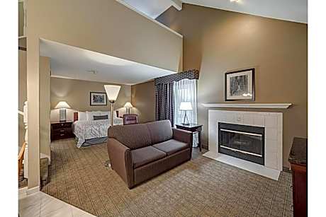 King room with loft