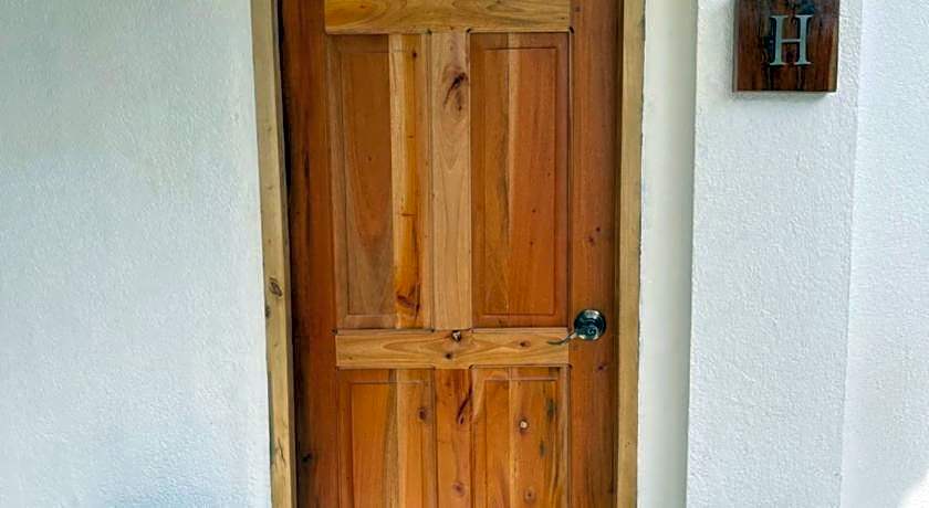 Red Knight Gardens Apartelle