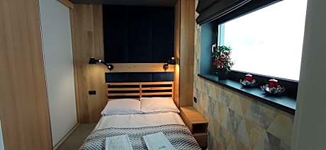 Apartment with Mountain View