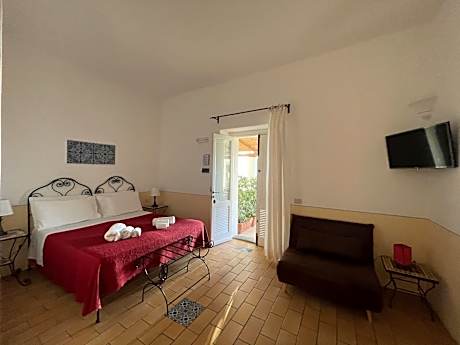 Deluxe Triple Room with Sea View