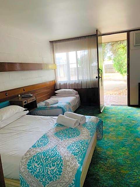 Caledonian Hotel Motel