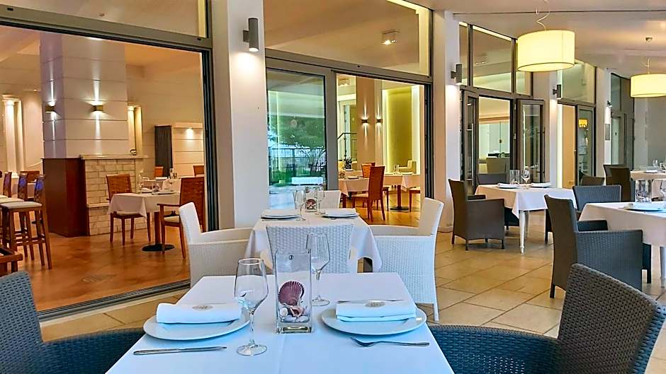 Akrogiali Exclusive Hotel (Adults Only)