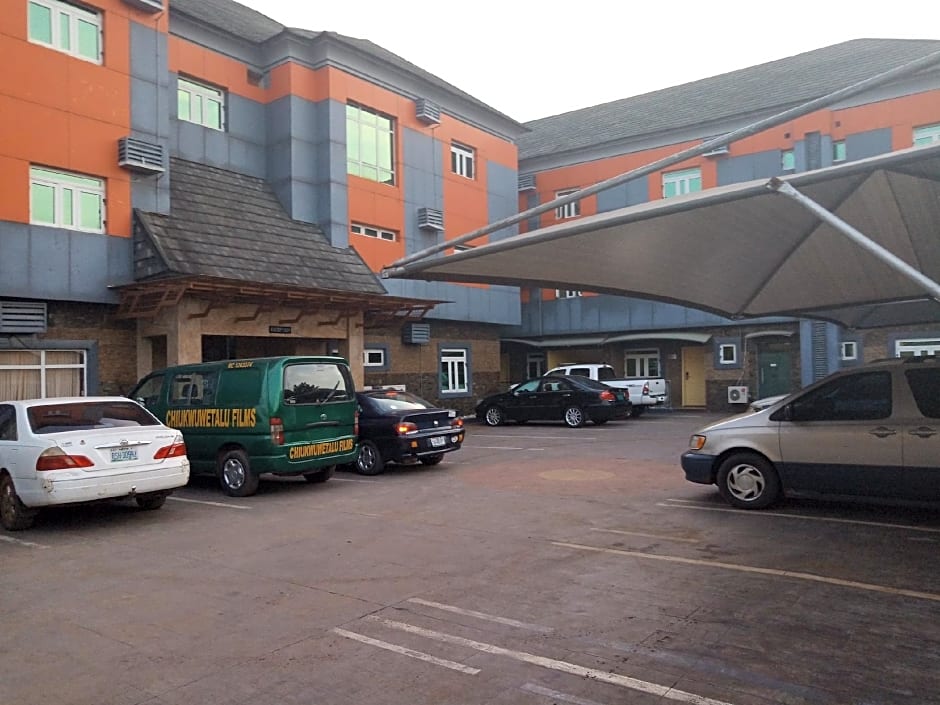 Wise Penny Suites and Spa