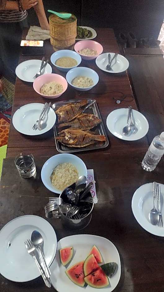 Mae Sot Commune and Camping 