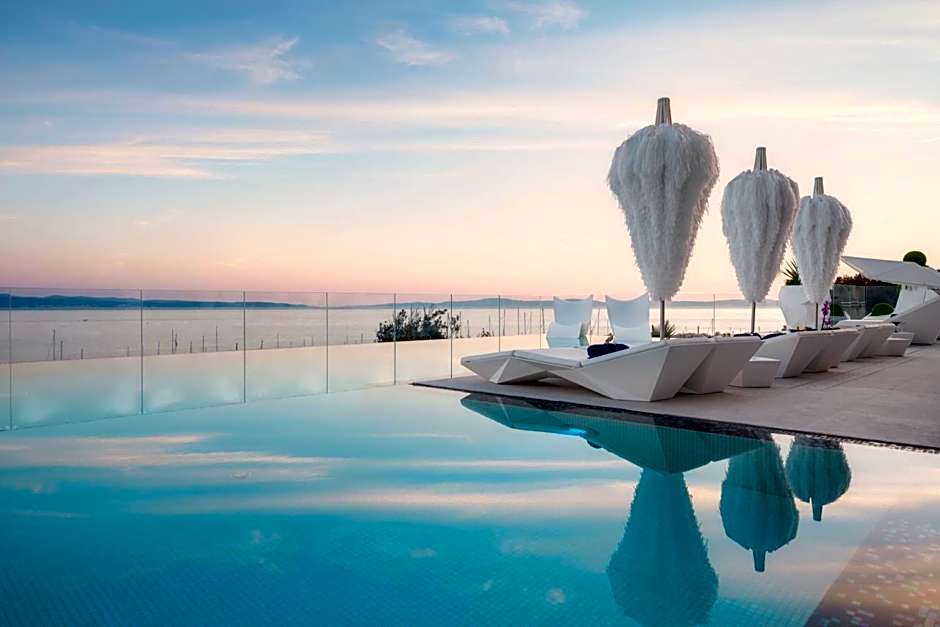 Posh Residence Luxury Suites