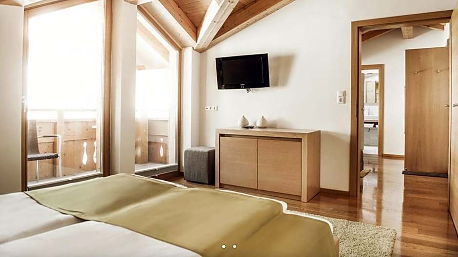 Photo 1 of 2 of Standard Suite