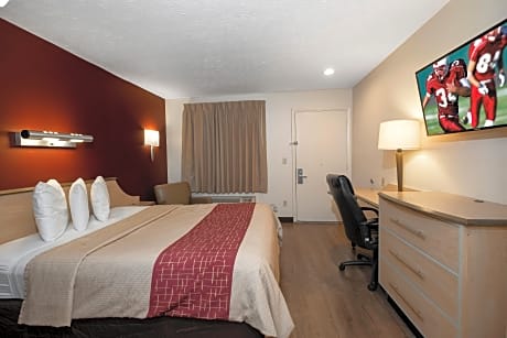 ADA Deluxe 1 Queen Non-Smoking