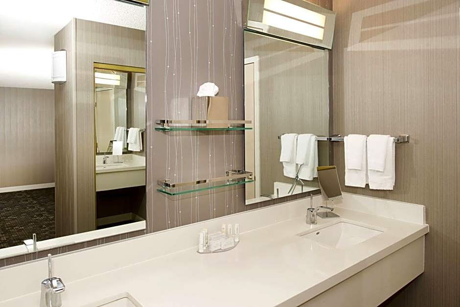 Courtyard by Marriott Oakland Airport