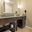 Plantation Hale Suites
