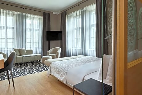 Room, 1 King Bed, Non Smoking, Corner