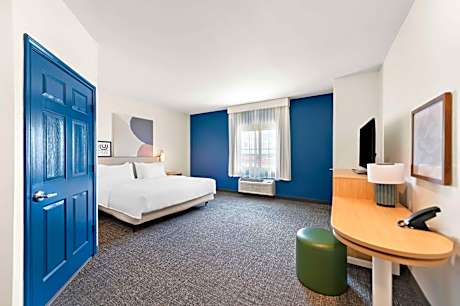King Room with Bath Tub - Mobility/Hearing Access