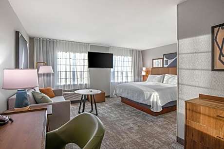 1 King Studio Suite